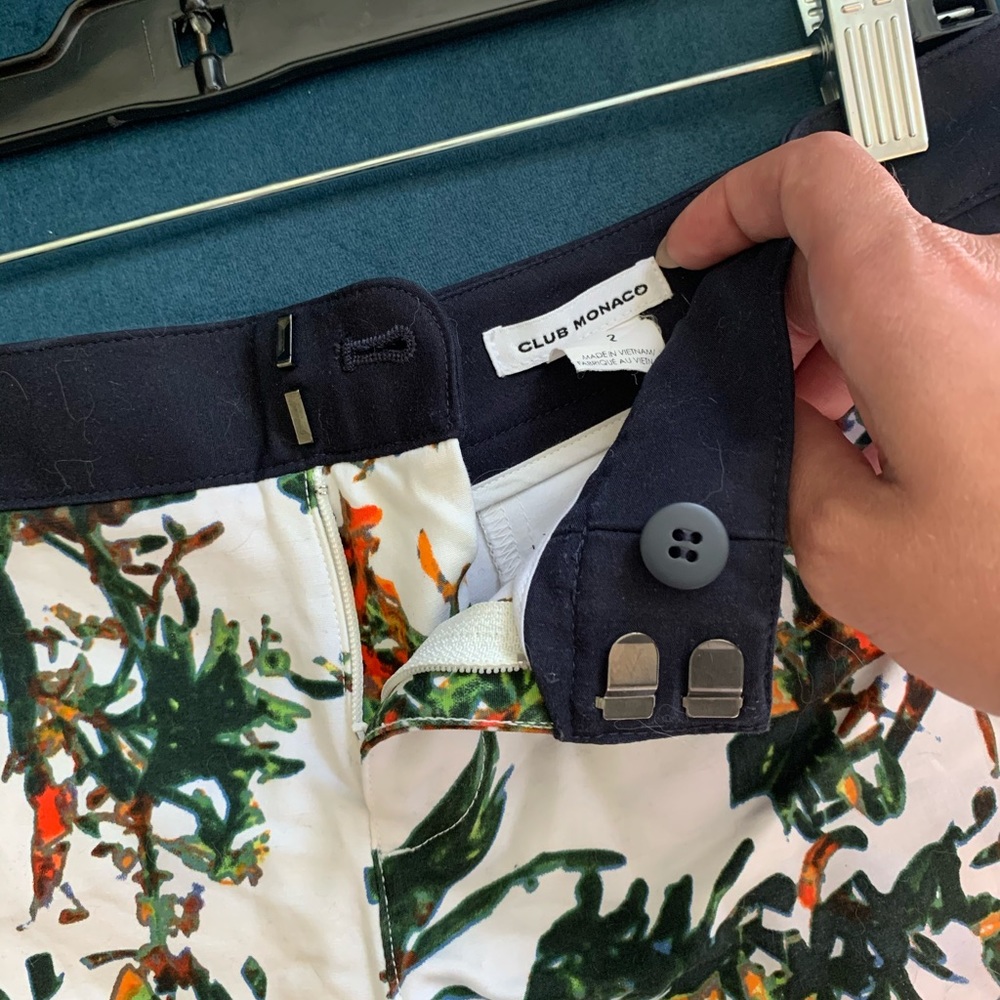 Club Monaco shorts - Picture 3 of 4